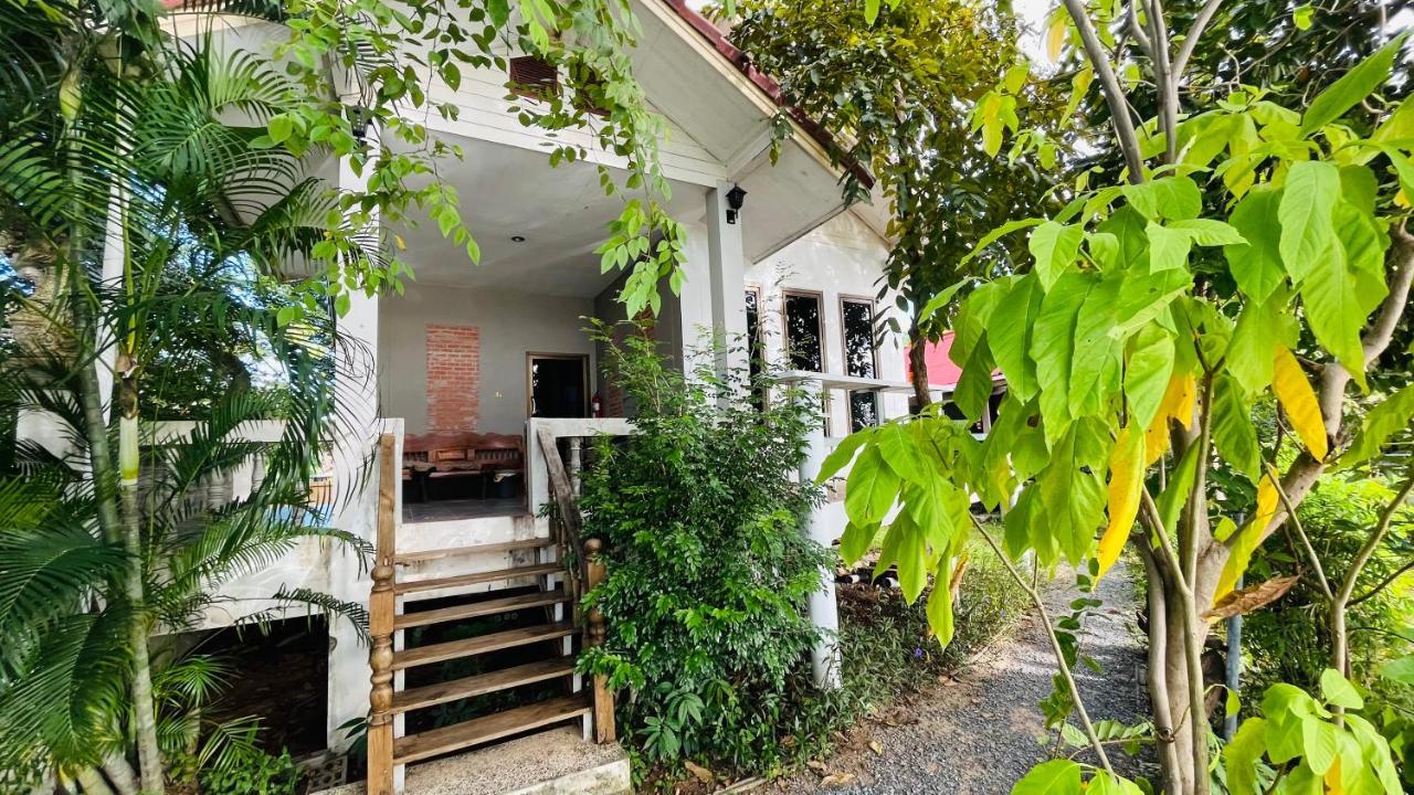 Moon River Resort Phimai Екстер'єр фото