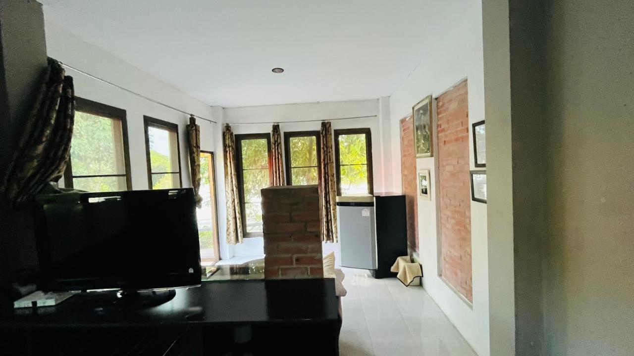 Moon River Resort Phimai Екстер'єр фото
