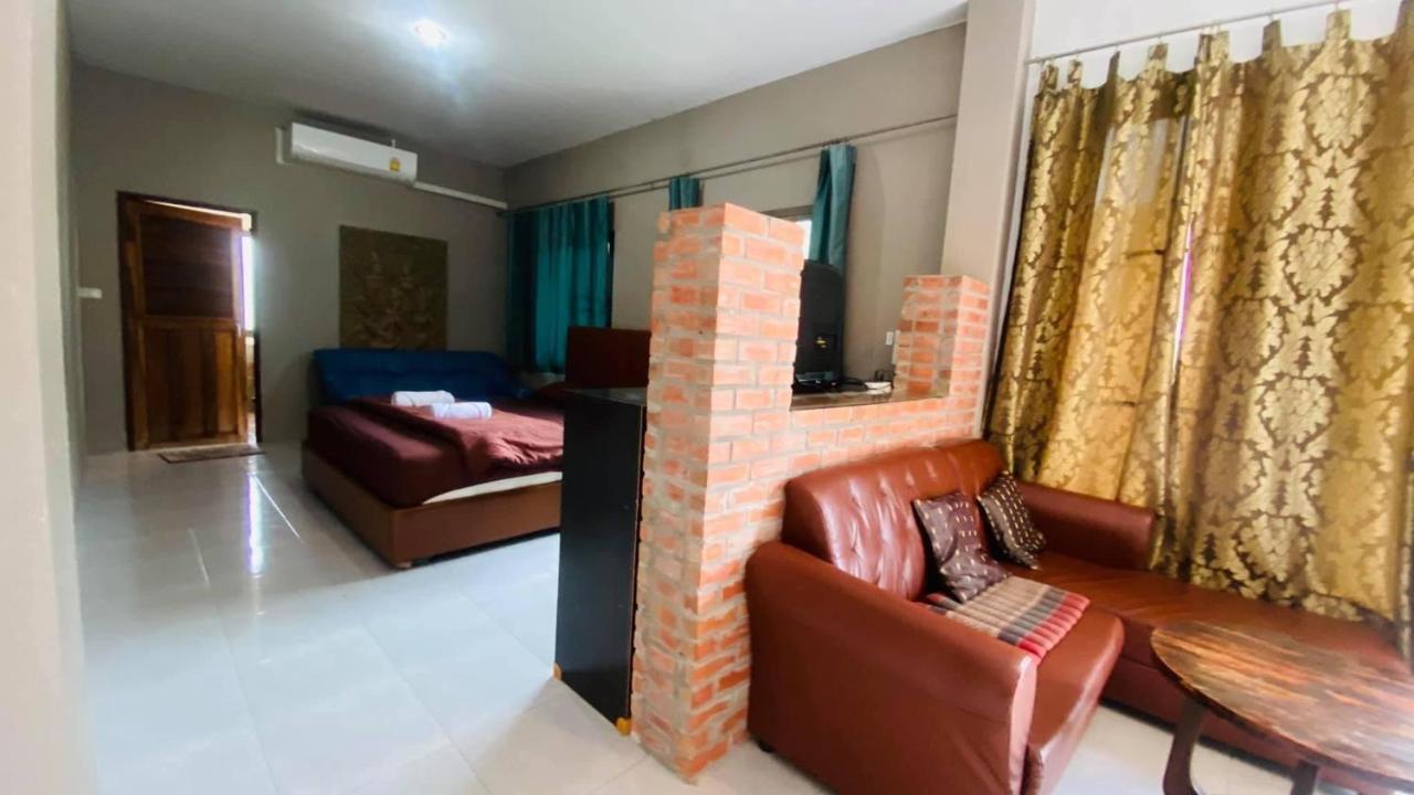 Moon River Resort Phimai Екстер'єр фото